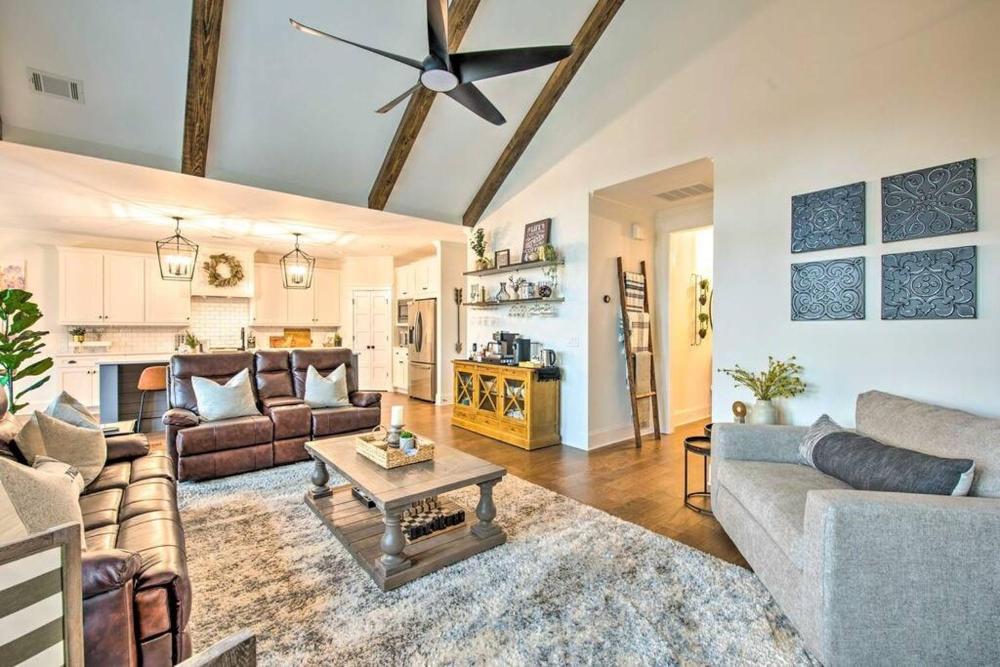 Lake Arrowhead Home w Hot Tub & Gameroom